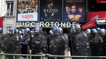 La policía antidisturbios francesa se