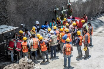 Los albañiles en México carecen