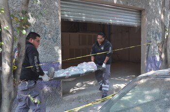 Un albañil murió al caer