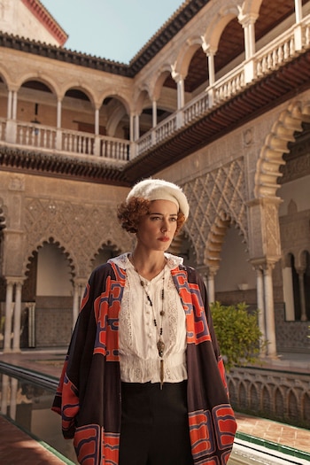 La serie aborda el feminismo a través de temas relacionados con la situación de la mujer a principios de los años 20