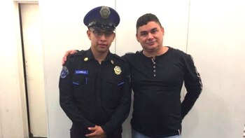 Un policía sorprendió por hacer