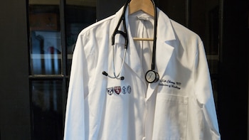 Sondeos a médicos y médicas