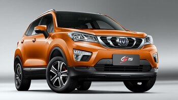 El Changan CS15 es importado por Car One.