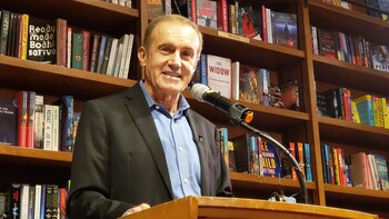 Andrés Oppenheimer en la librería Books