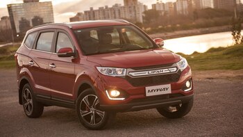 El MyWay tiene siete plazas y chasis de pick up.