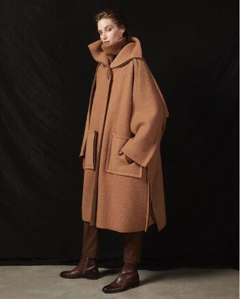 El tapado camel, en silueta