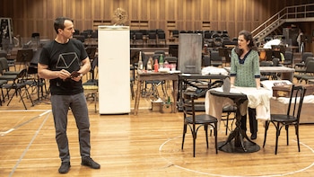 David Adam Moore y Sarah Jane McMahon