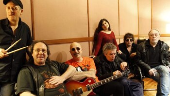 Desde muy joven, Mangione incursiona en el rock