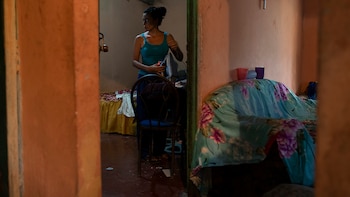 Fanny, madre soltera de tres, también es una suerte de figura materna para algunos integrantes de Casa Blanca (Tyler Hicks/The New York Times)