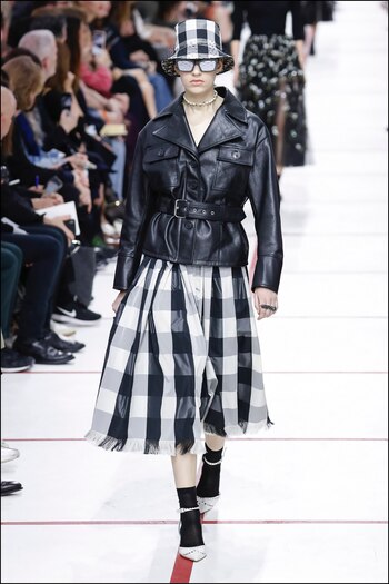 Compera negra a la cintura