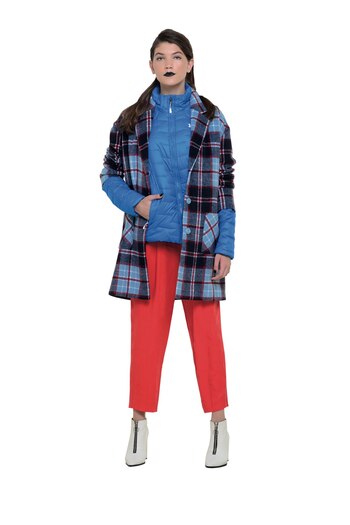 Saco oversize tipo camisa.