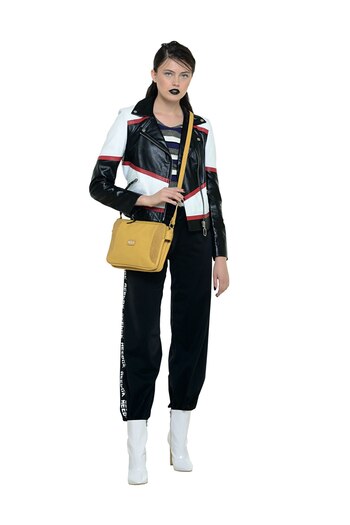 Campera de cuero combinada.