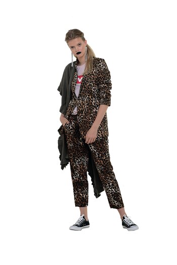 Saco y pantalón animal print,