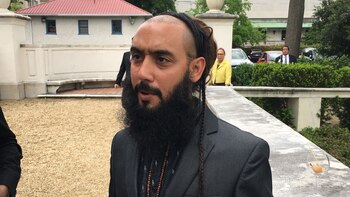 El músico David Escalona perseguido