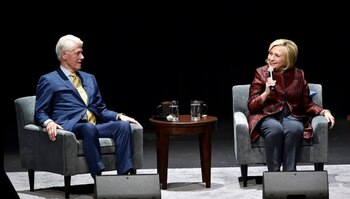 Los Clinton en su gira