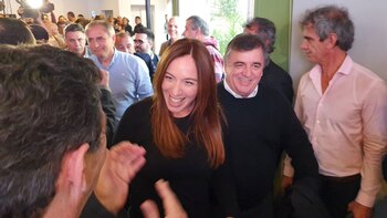 Mario Negri junto a María