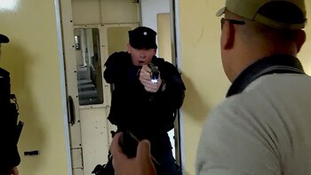 Paso 2: la Policía vuelve