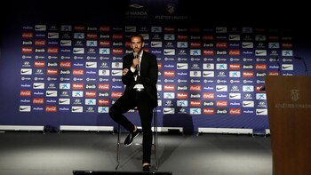 Entre lágrimas, Godín hizo oficial