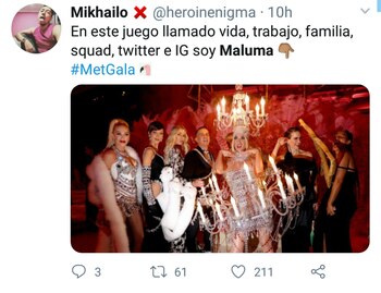 Detrás de Katy Perry estaba