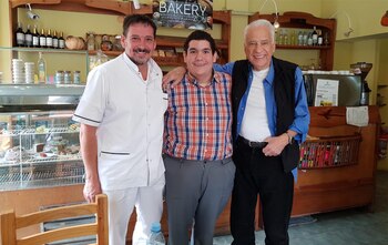 Julio Fernández Froy con Alberto Corlmillot y Sergio Verón, de “Cuestión de peso”