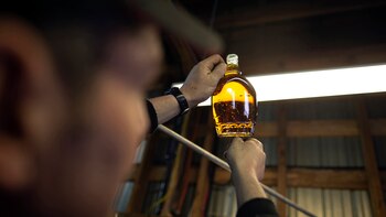 Scott Deugo verifica la claridad