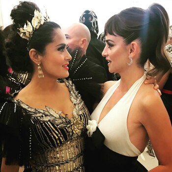 Con su amiga Penélope Cruz
