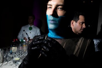 El actor Cody Fern vestido