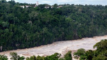Valles, ríos, frondosa vegetación subtropical