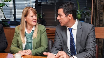 El gobernador salteño junto a