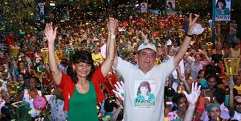 Jorge Oñate y su esposa