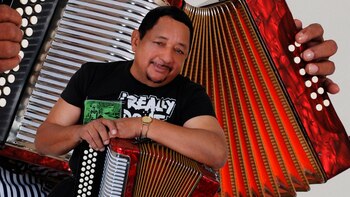 El cantante Lisandro Meza solo