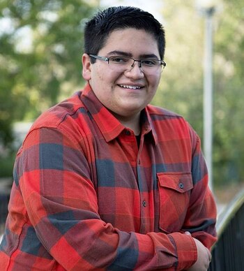 El joven de origen hispano