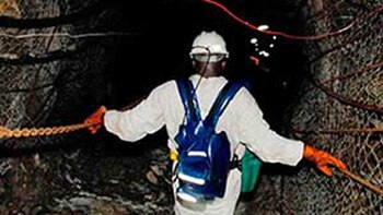 Científicos descienden en una de