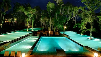 Las piscinas exteriores son uno