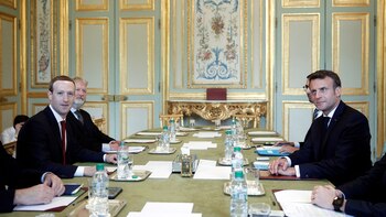 Mark Zuckerberg y Emmanuel Macron