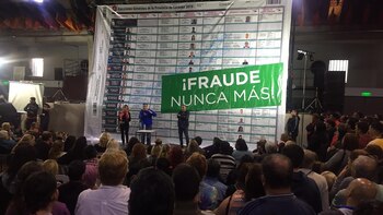 Mario Negri les explica a