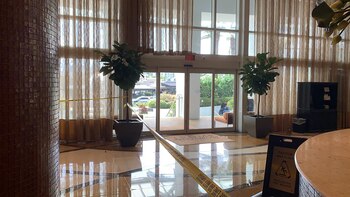 Los huéspedes no pueden salir