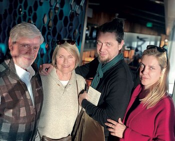 Los Muschietti con sus padres,