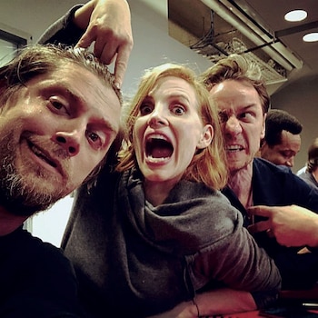 Andy bromea con James McAvoy