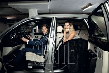 Junto a su hermano mellizo