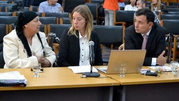 La acusada, junto a sus