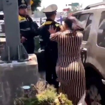 La primera en agredir fue