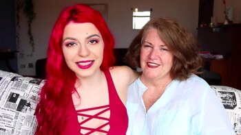 La pareja comparte detalles de