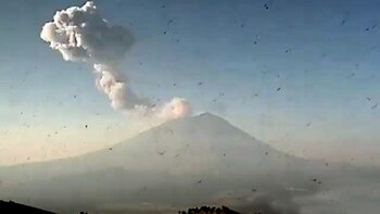 En un video difundido por la Coordinación Nacional de Protección Civil se observó cómo del “Popo” surgió una columna de gran tamaño, que se dirigió hacia el este-noreste de Puebla (Foto: Cenapred)