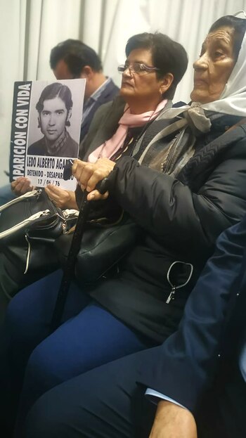 Familiares de Alberto Agapito Ledo,