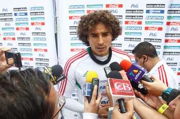 Ochoa atiende a la prensa