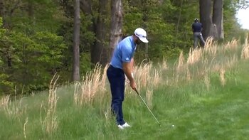 En primer plano Dustin Johnson