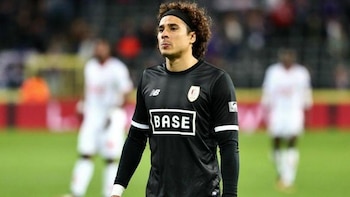 El arquero mexicano juega con