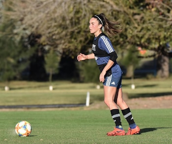 La futbolista se prepara junto a sus compañeras en el predio de Ezeiza (AFA)