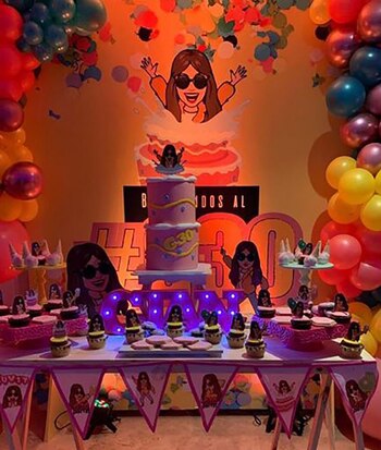 La torta y la decoración